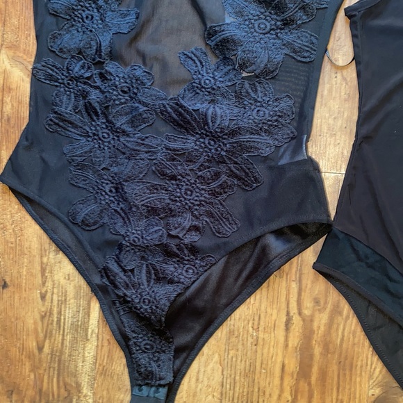 Forever 21 sheer flattering bodysuits - Picture 5 of 8